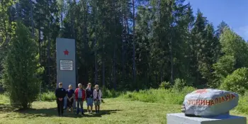 Воспитанники лагеря труда и отдыха "Ориентир" навели порядок на территории мемориального комплекса "Тонина поляна"