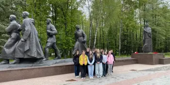 Учащиеся 8 "А" и 8 "Б" классов посетили Монумент в честь матери-патриотки Куприяновой Анастасии Фоминичны